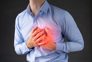 Высокое, низкое давление и боль в сердце – почему возникает и какую опасность несет