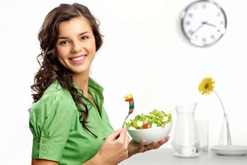 Поднимается давление после еды: причины и рекомендации по составлению меню