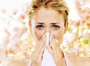 Чихание и насморк без температуры: лечение, причины, проявления