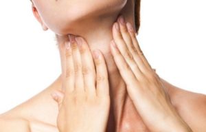 Болит горло и шея по бокам или сзади: причины симптома и возможные заболевания при этом ощущении