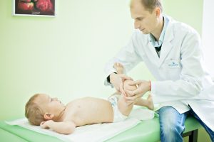 Признаки развития артрогрипоза у детей и его лечение