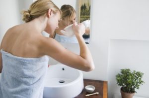 Можно ли беременным промывать нос солевым раствором