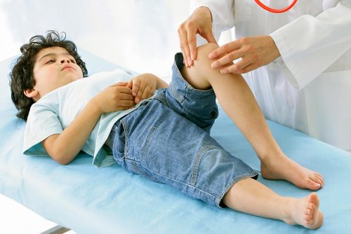 Причины возникновения и лечение артрита у детей